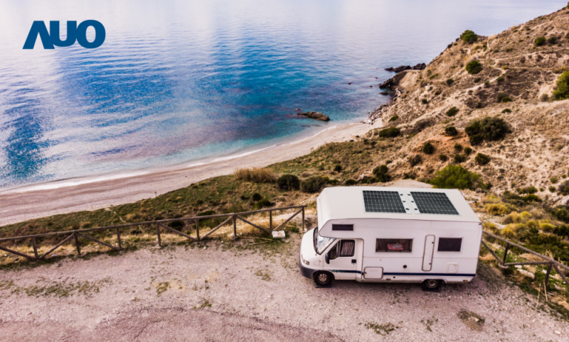 「可撓輕量化太陽光電板SunCurva」使用輕量特殊耐候型複合板取代傳統太陽能板的玻璃前板，不僅降低70%重量，每米平方僅3Kg；具有抗衝擊性能及通過電磁相容性測試，可應用於交通運輸工具，如露營車、遊艇等